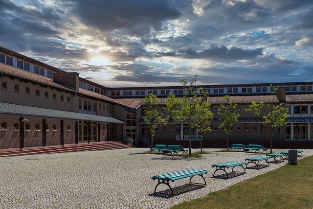 Teenage Daughter Keeps Losing Friends in Her School